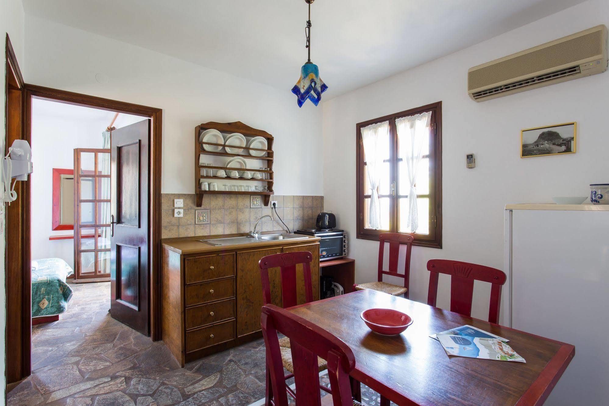 Village Aparthotel 2*